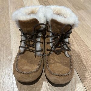 Ugg high top Moccasins, women’s 7